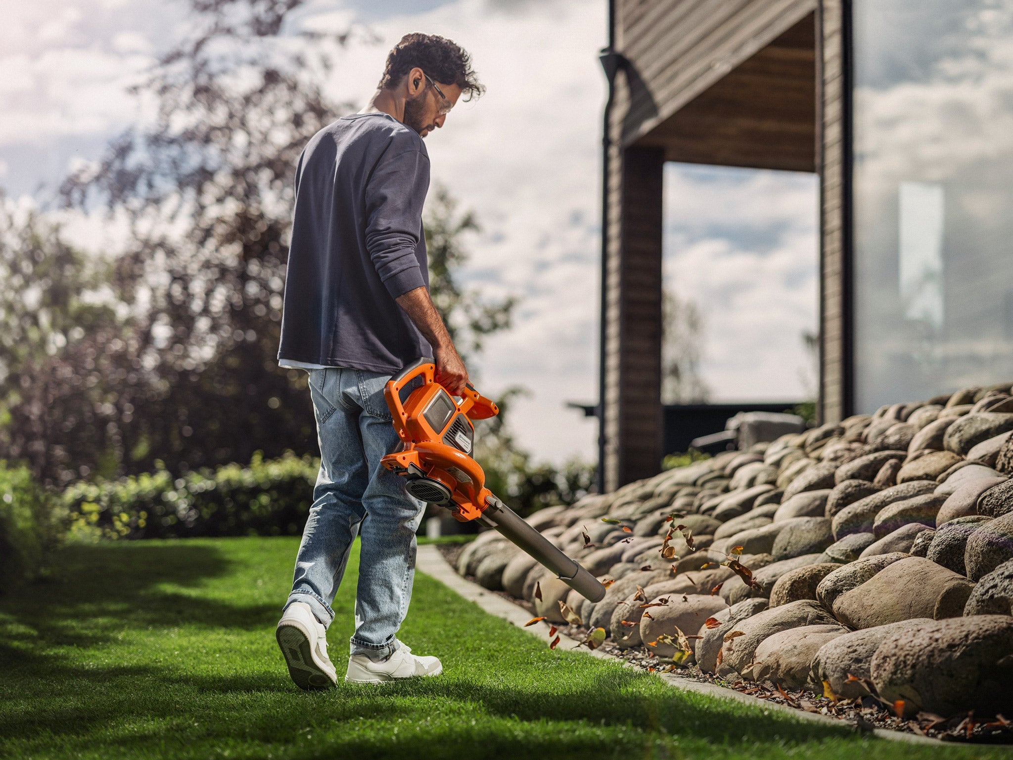 Husqvarna 120iBV mit Akku und Ladegerät