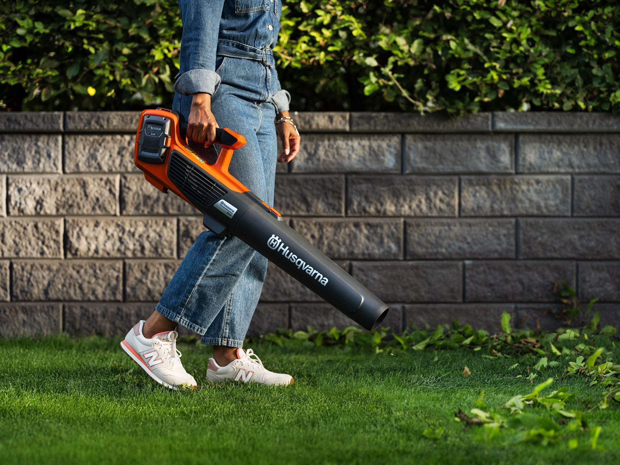 Husqvarna 122iB mit Akku und Ladegerät