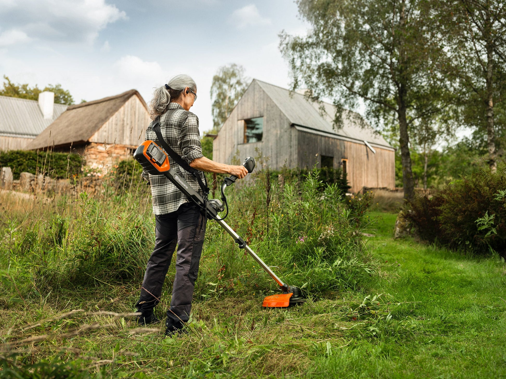 Husqvarna 220iR mit Akku und Ladegerät