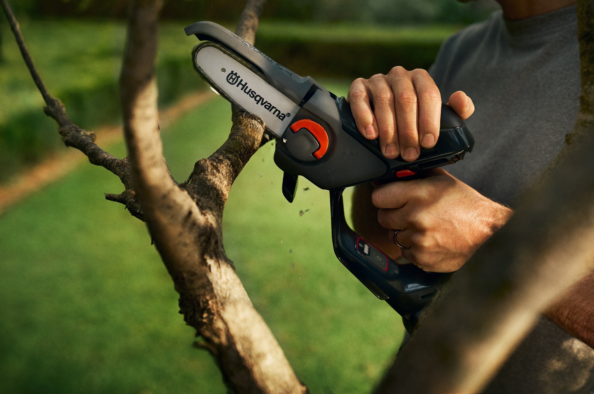 Husqvarna Aspire® Astsäge P5-P4A mit Akku und Ladegerät