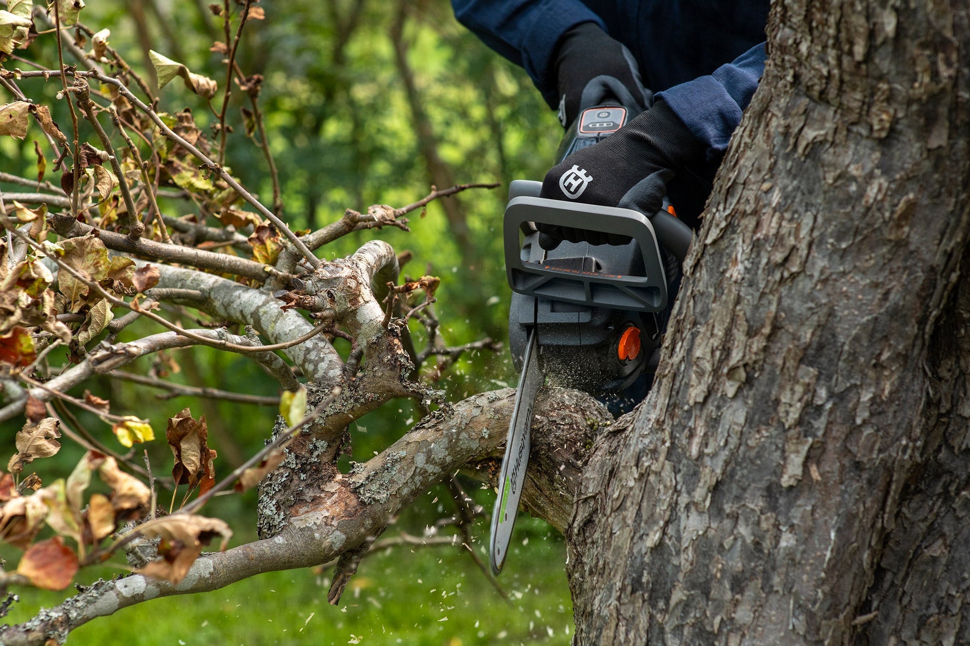 Husqvarna Aspire® Motorsäge C15X-P4A mit Akku und Ladegerät