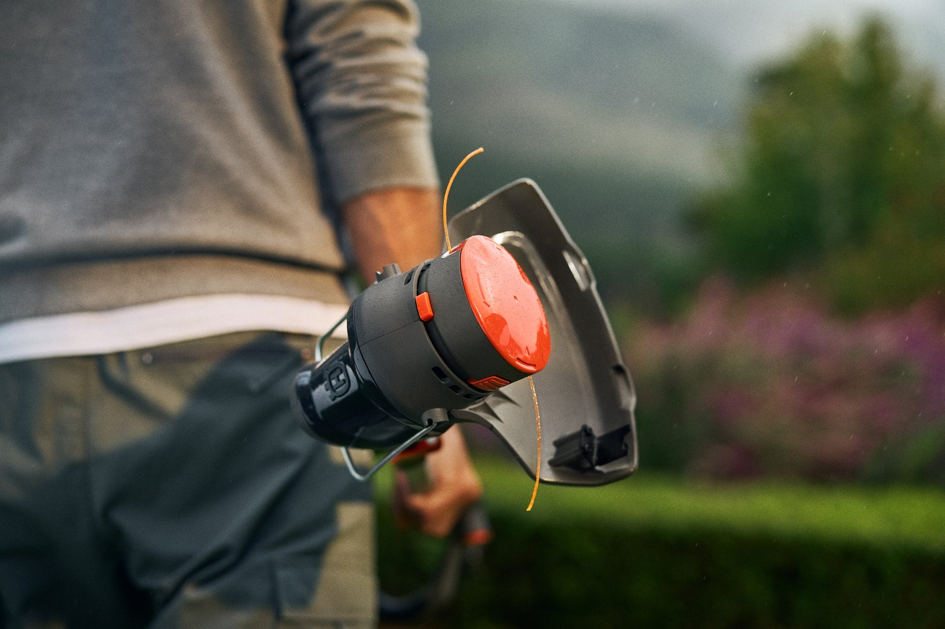 Husqvarna Aspire® Trimmer T28-P4A mit Akku und Ladegerät