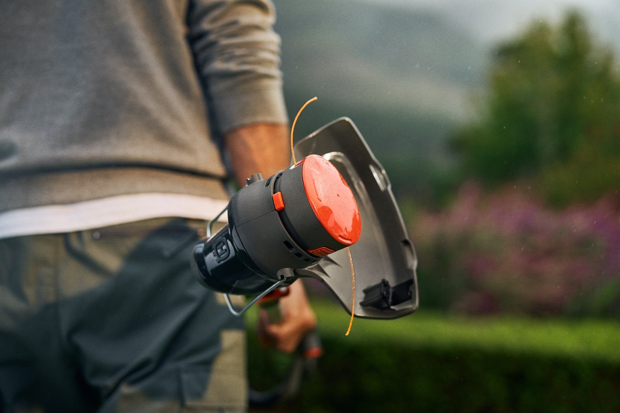 Husqvarna Aspire® Trimmer T28-P4A mit Akku und Ladegerät