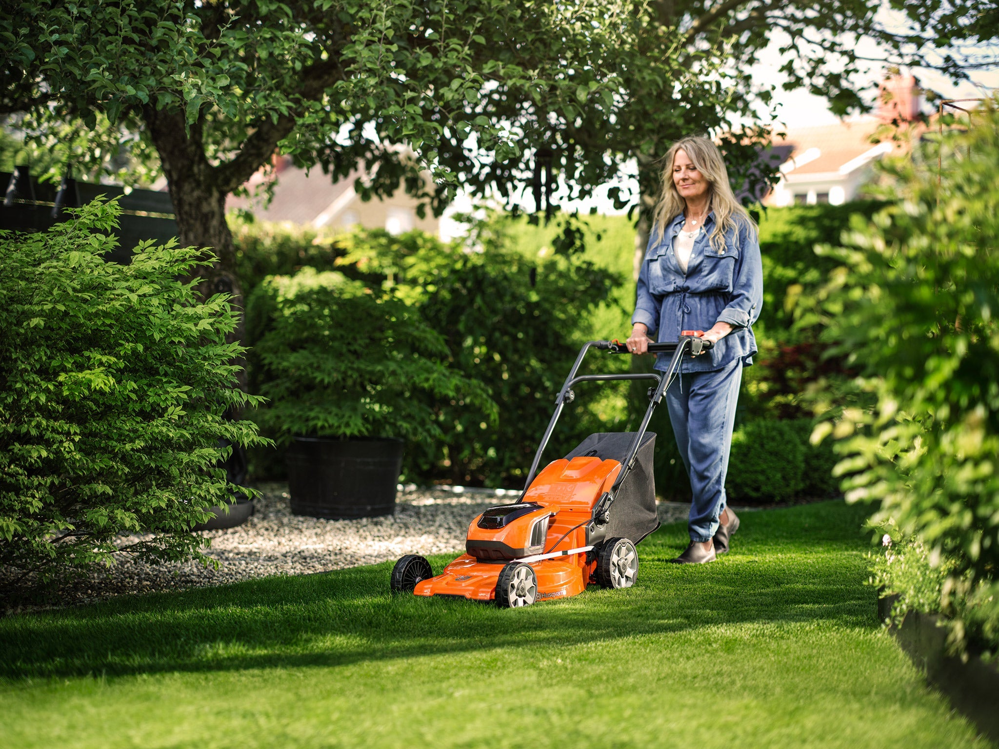 Husqvarna LC 142i inkl. Akku und Ladegerät